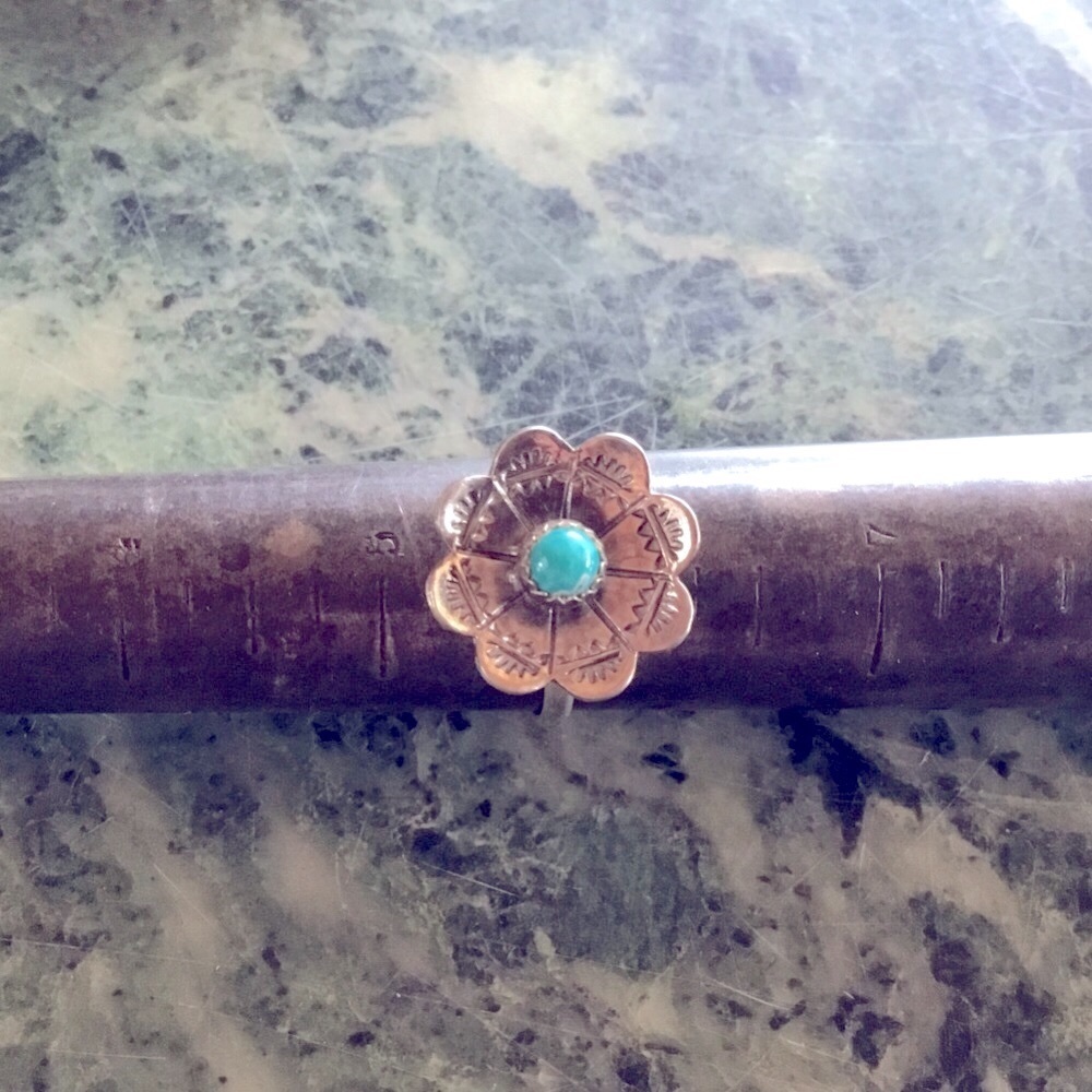 Ring Navajo made sterling turquoise.